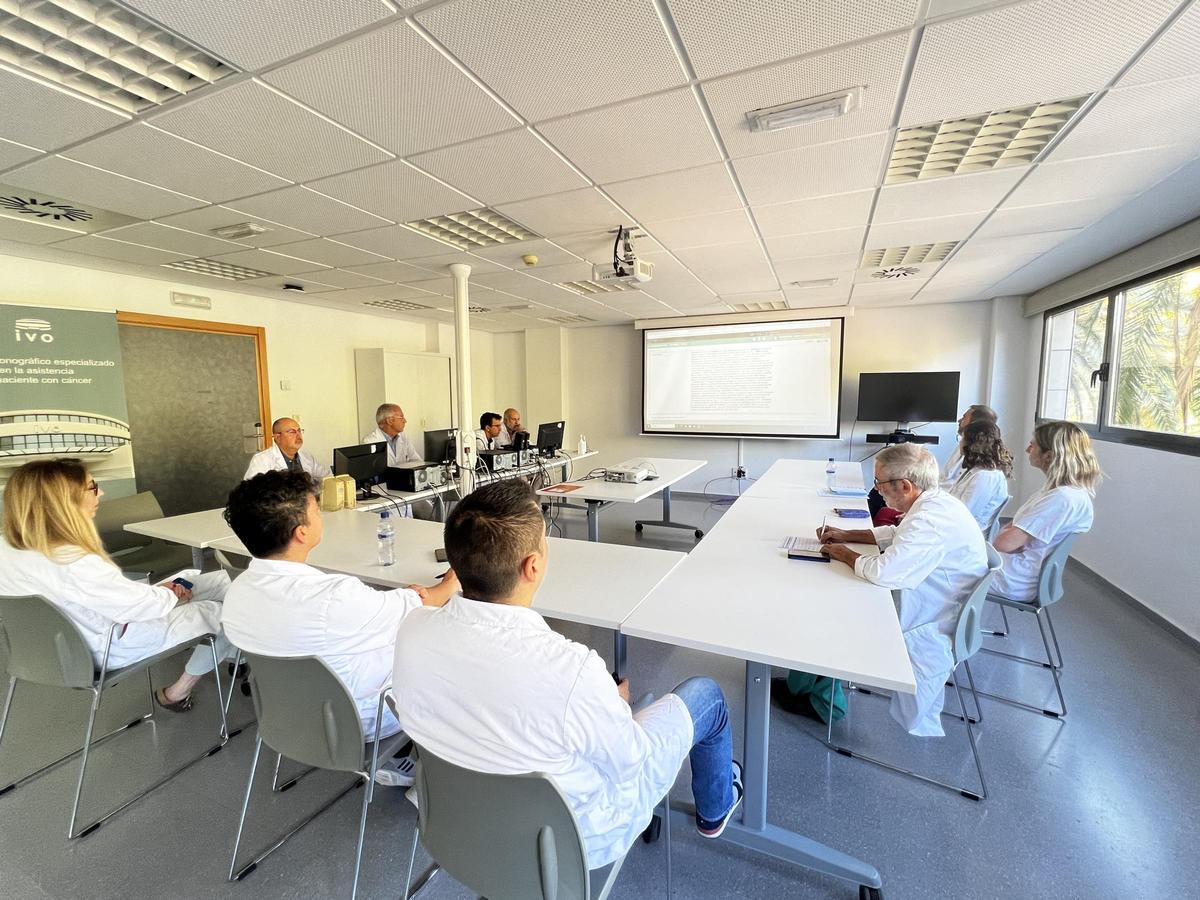 Un comité multidisciplinar decide el mejor tratamiento para cada paciente.