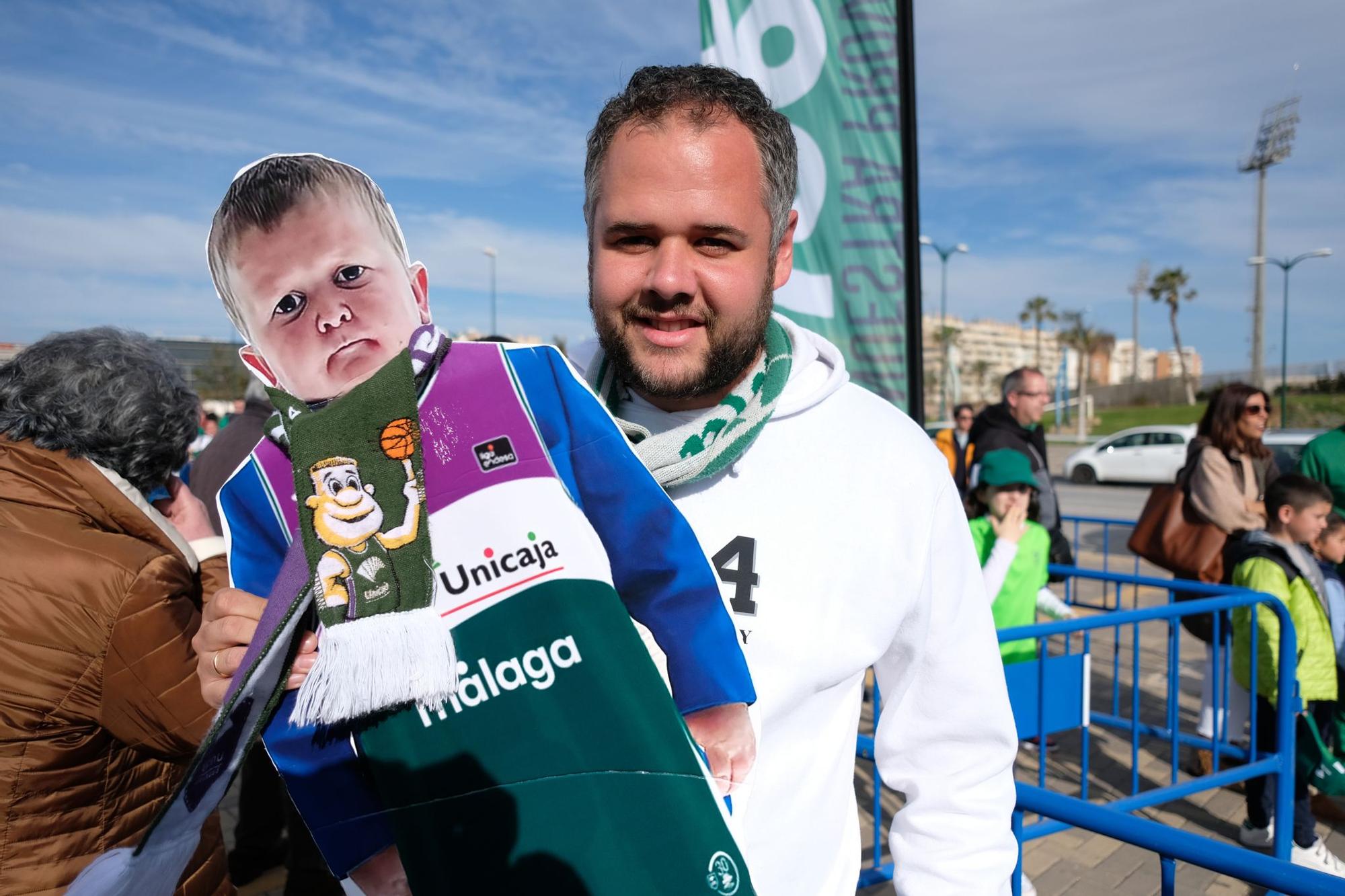 La afición celebra el título de Copa en la previa del Unicaja - Girona