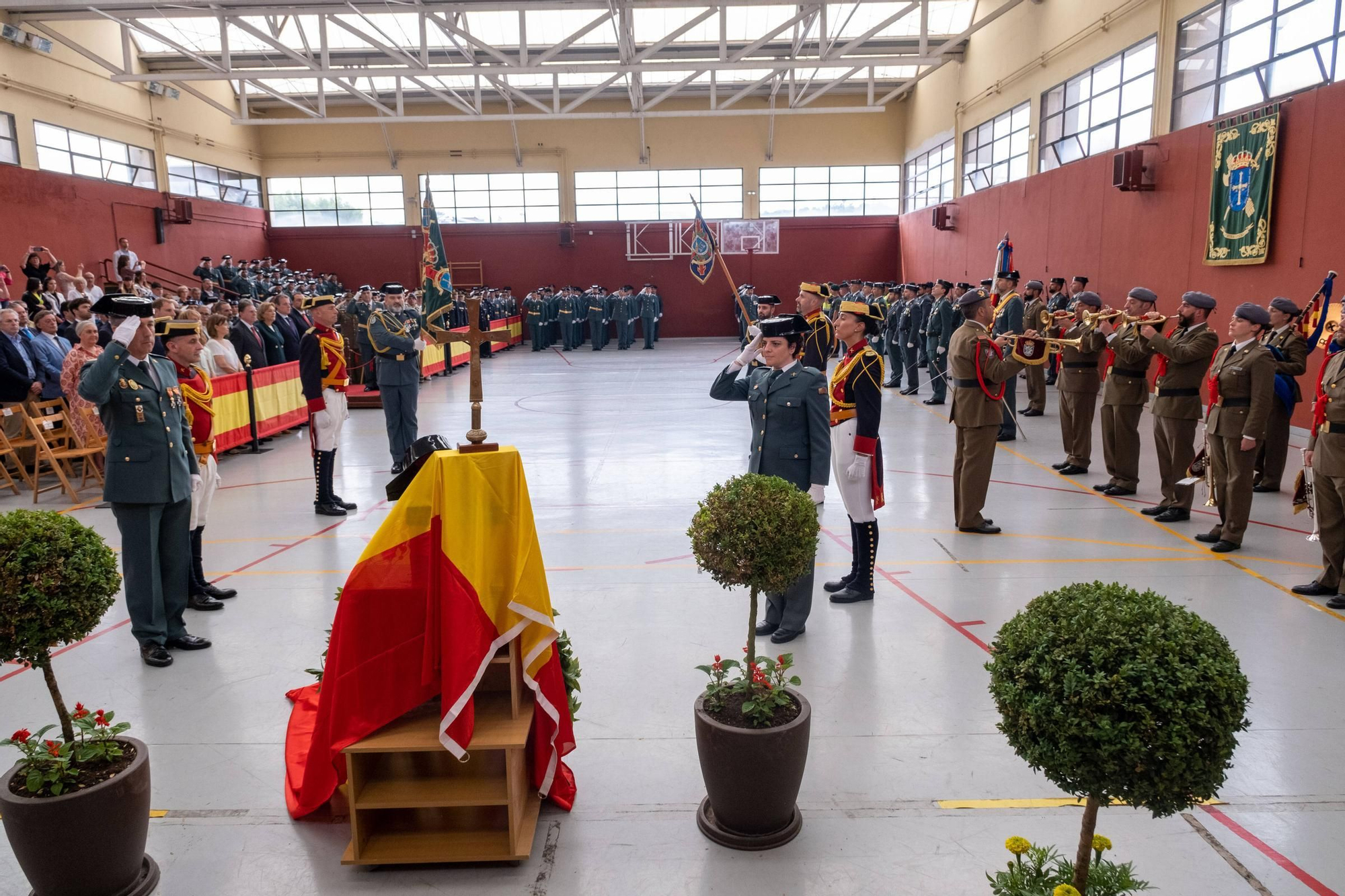 EN IMÁGENES: Así fueron los actos en Oviedo del 179 aniversario de la Guardia Civil