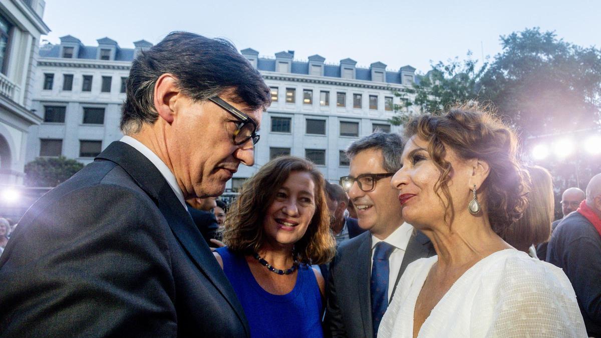 Salvador Illa i María Jesús Montero en els actes de celebració de la Diada del 2025 a Madrid
