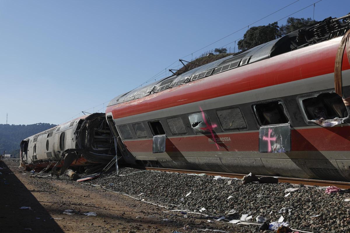 Vista del lugar donde se produjo el accidente entre dos trenes en Adamuz (Córdoba).