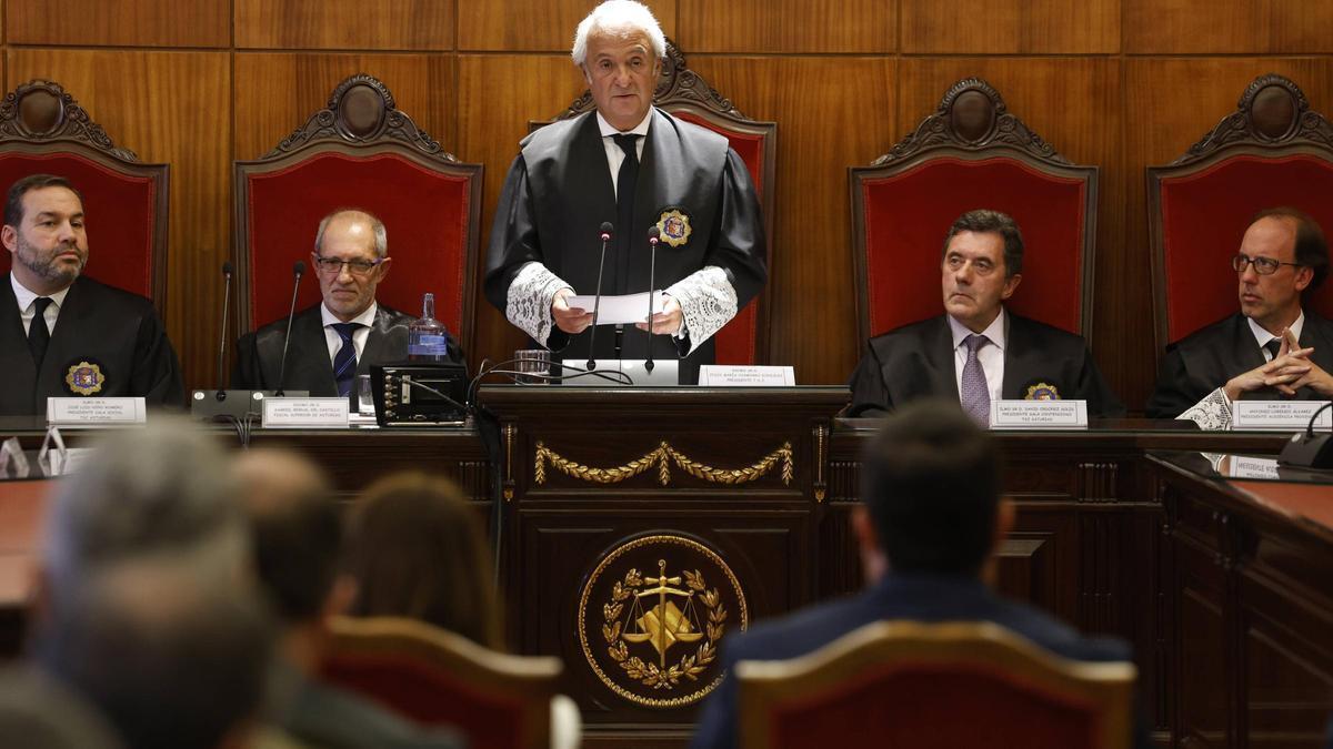 Jesús María Chamorro, en el centro, durante la apertura del año judicial.