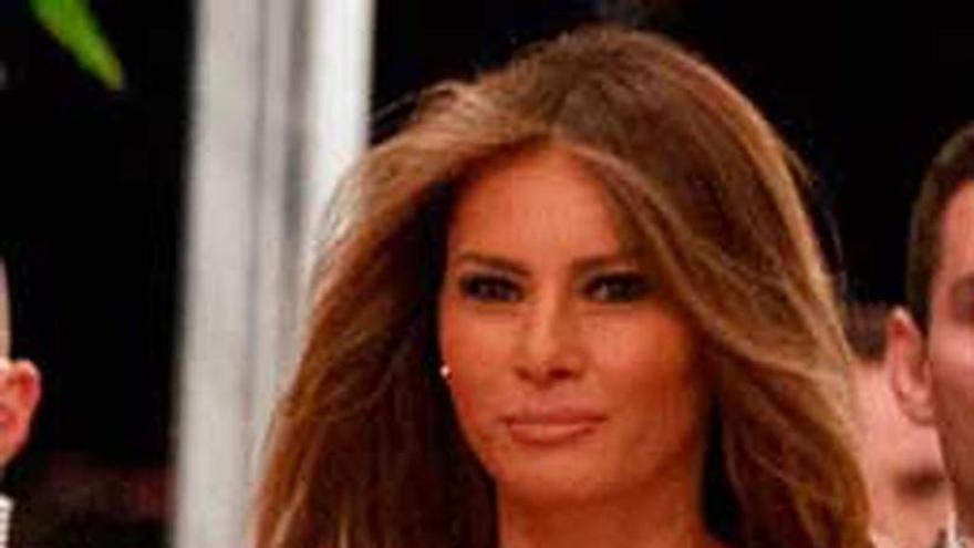 Melania Trump sí tiene quien le cosa