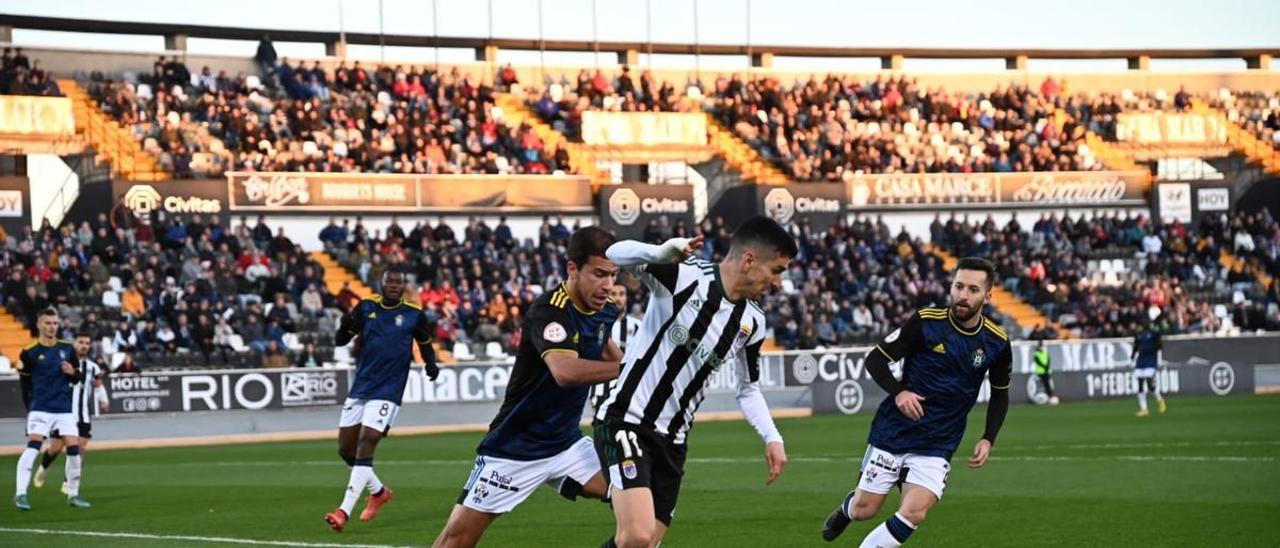 Alfaro, en un lance durante el encuentro ante el Talavera