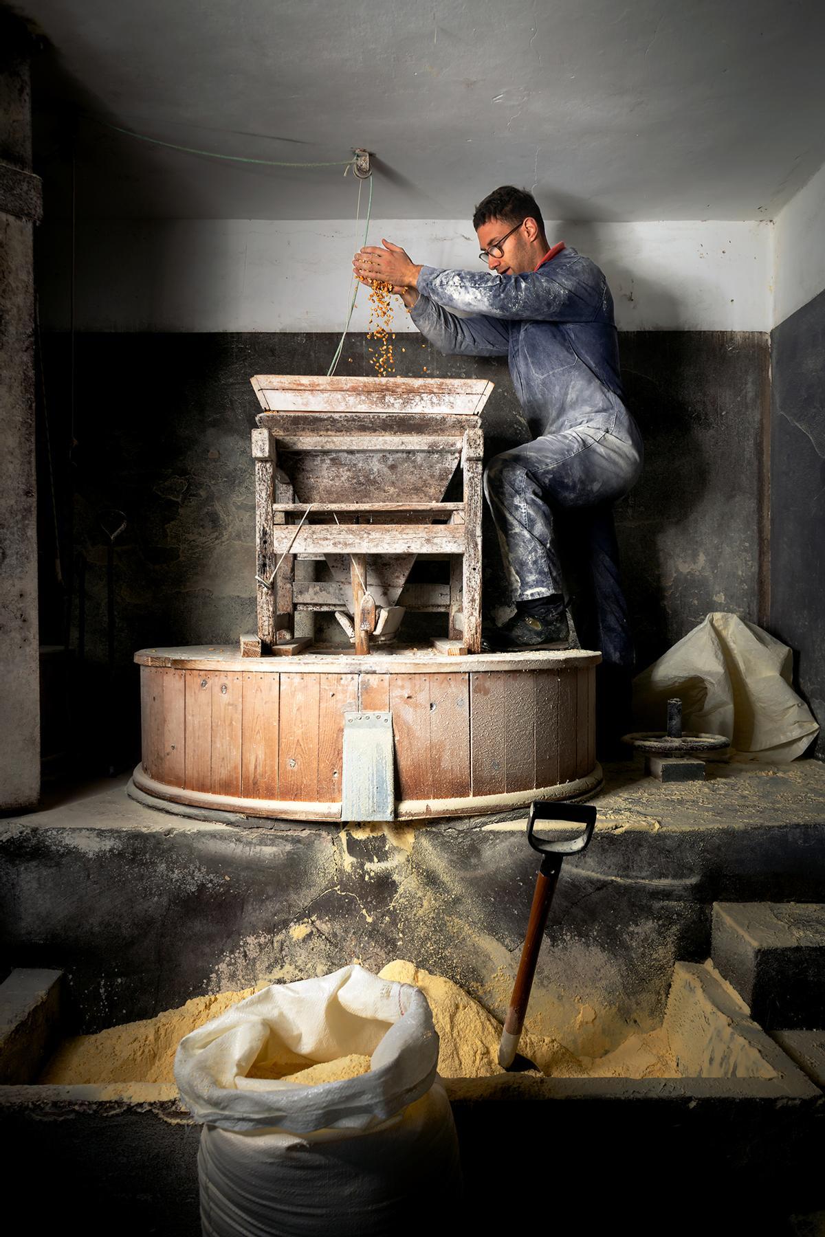 Muele el molín, molinero.