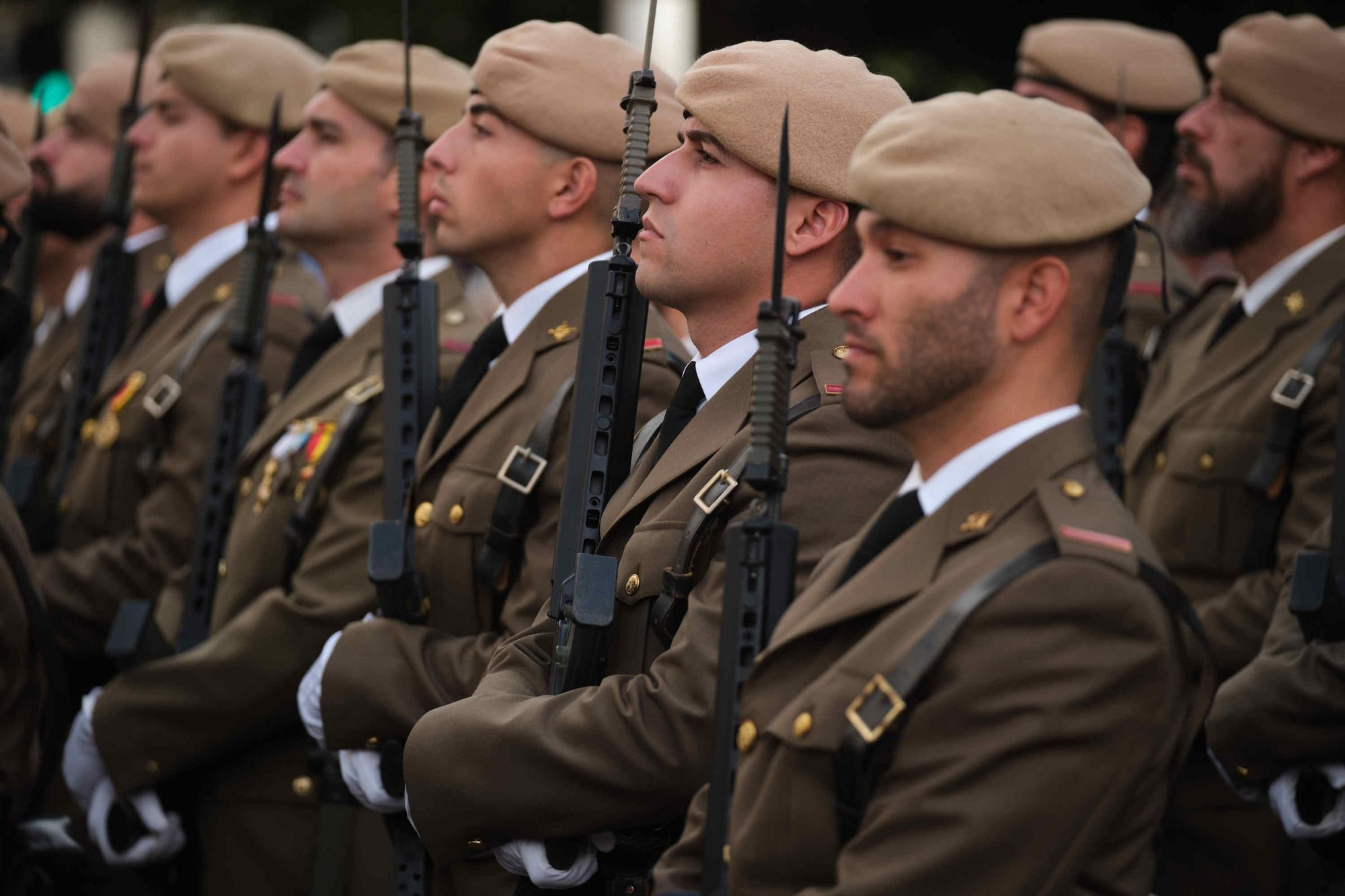 Desfile de tropas con motivo de la Pascua Militar en la plaza Weyler