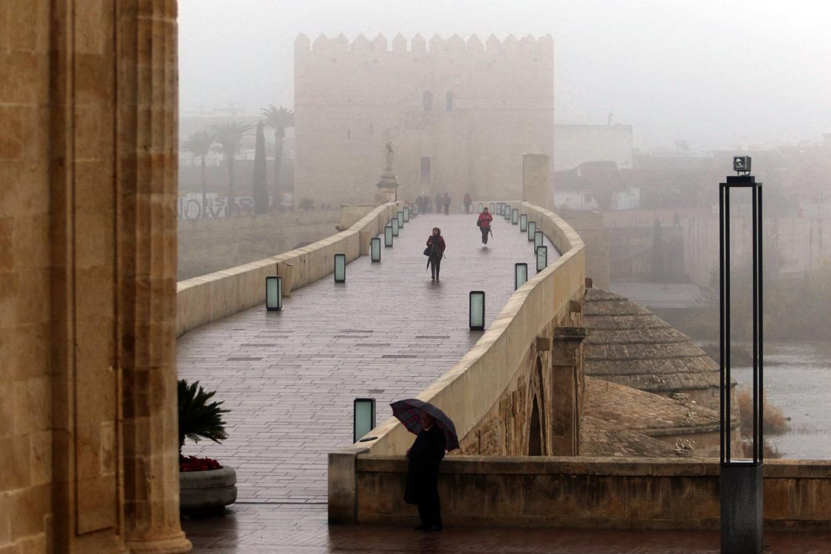 La niebla reina en Córdoba