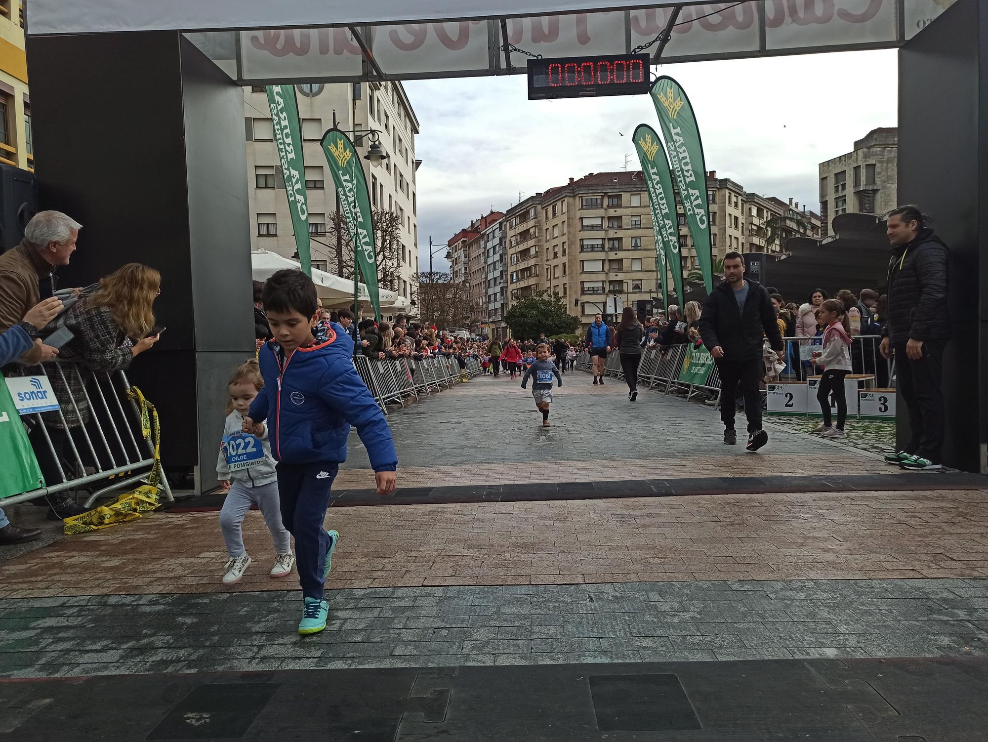 Casi 1.500 participantes disputan la carrera de Fin de Año de Pola de Siero