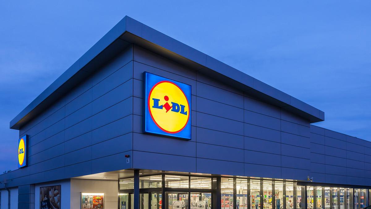 Mañana se esperan colas kilométricas en Lidl para conseguir el set de tazas y platos de porcelana más baratos del mercado: disponible en amarillo, azul cielo o azul marino.