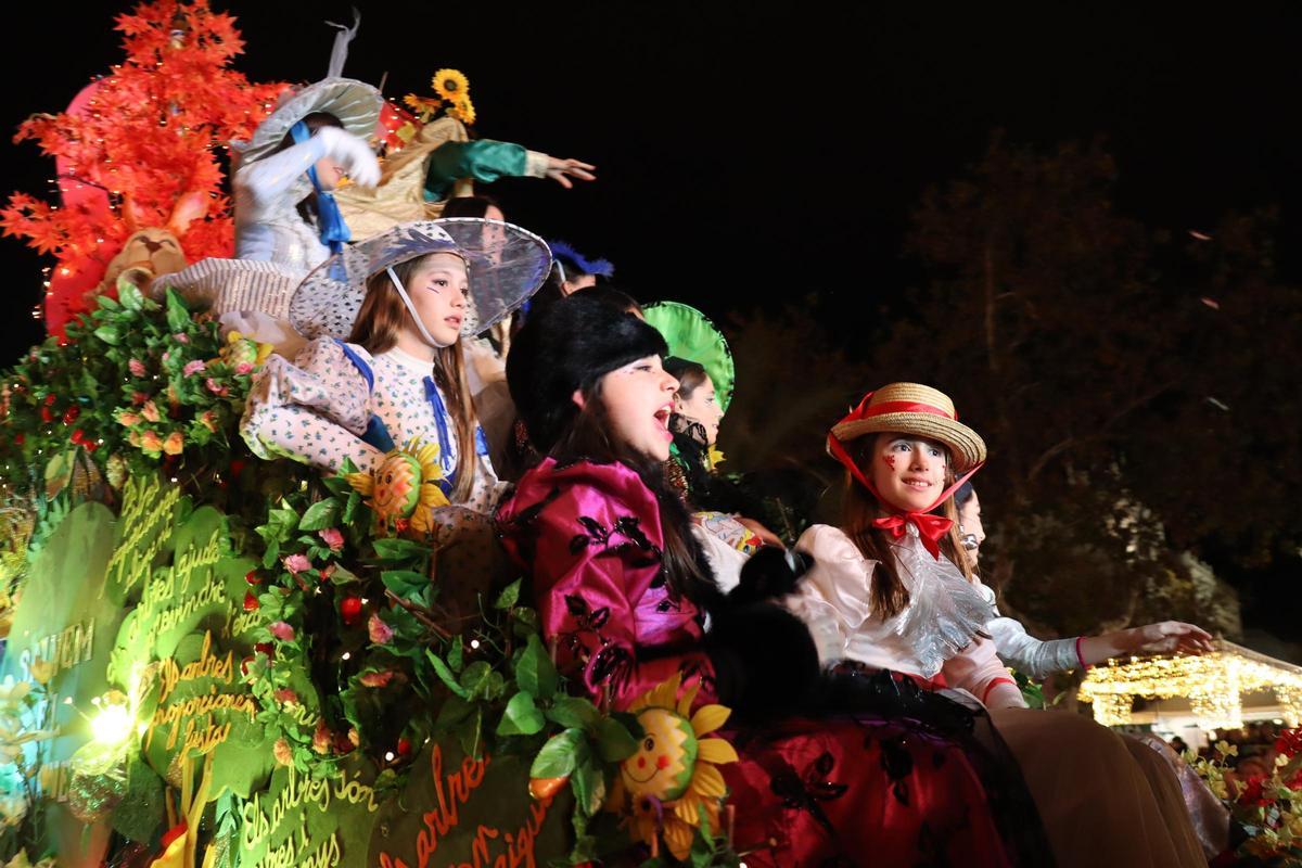 Vuelta a casa de Laura, Paula y las falleras 2023