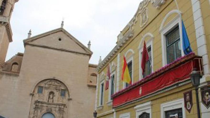 Cieza también &#039;arría&#039; su bandera de la UE por Siria