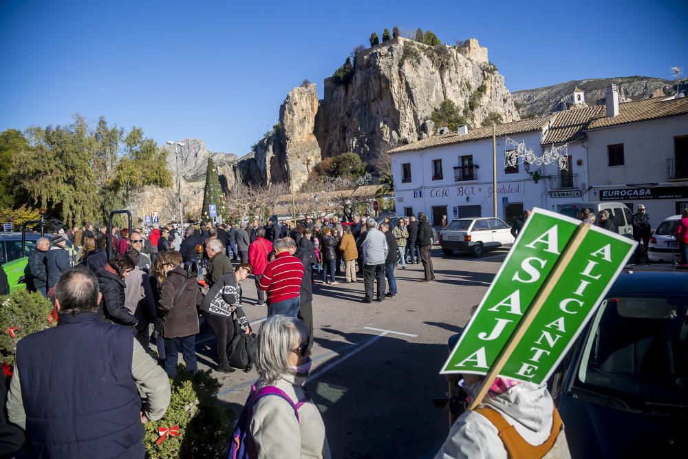 Agricultores de la provincia se manifiestan contra el plan de erradicación de la Xylella del Consell