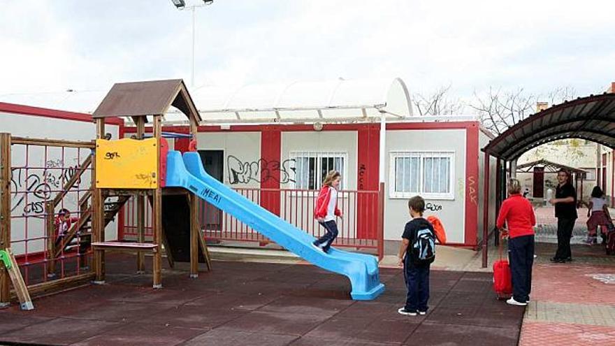 Aulas prefabricadas en el colegio de El Altet, en imagen de archivo.