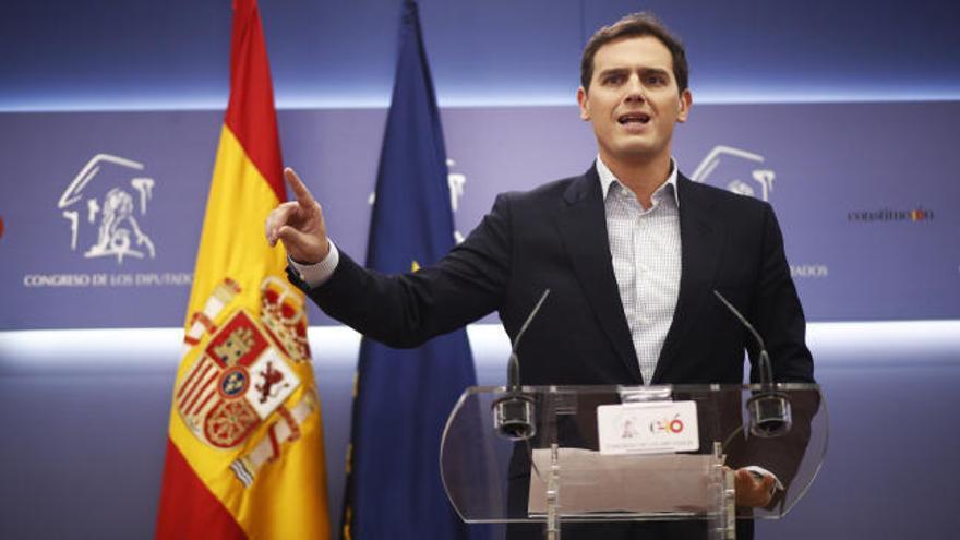 Rivera descarta una moción de censura contra Pedro Sánchez