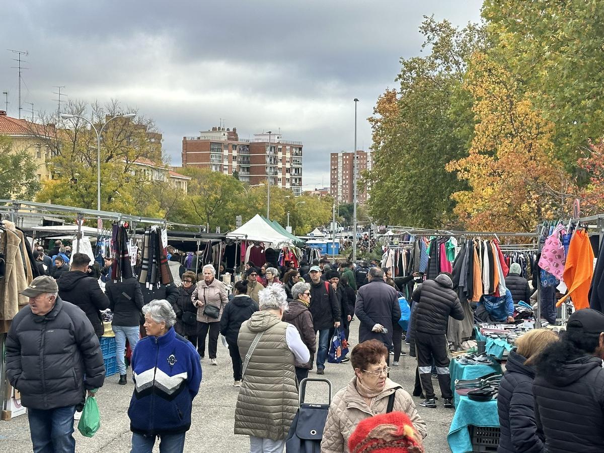 Con 150 puestos, el mercadillo de Vía Lusitana es el cuarto más grande de la capital