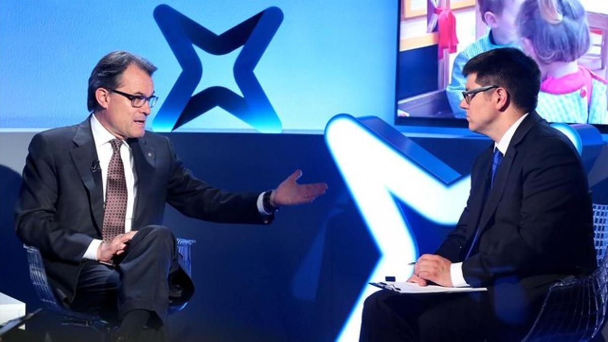 El 'president' Artur Mas, este lunes, durante la grabación de su entrevista en La Xarxa.