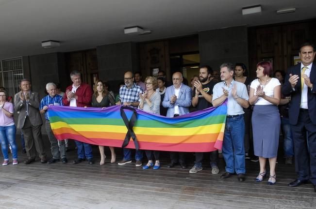 MINUTO DE SILENCIO FALLECIDOS PUB GAY ORLANDO EEUU