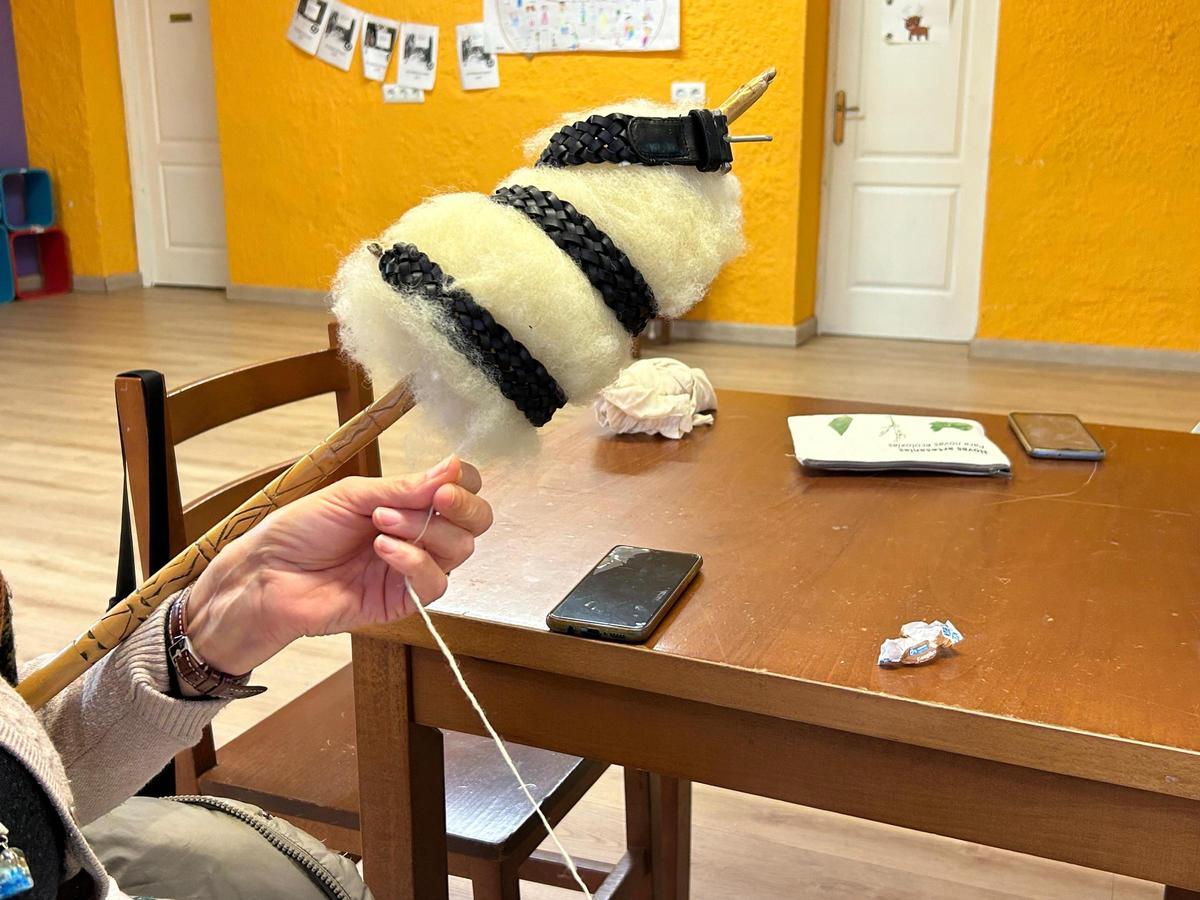 EN IMÁGENES: La "Flor de Grau" celebra su "Filandón" para tejer en grupo y estrechar lazos