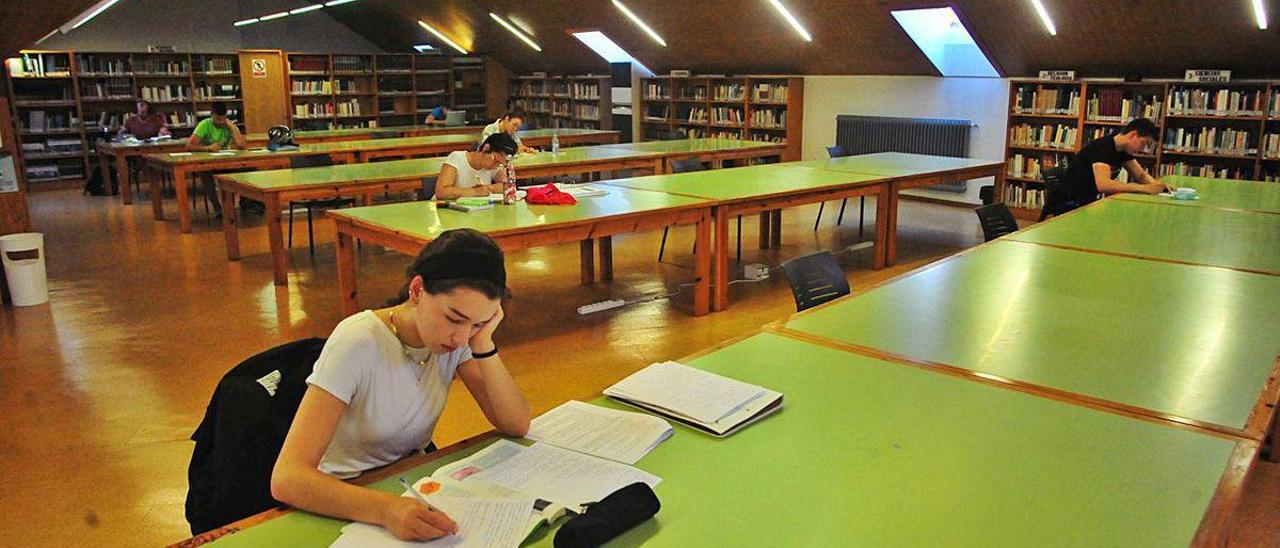 Pocos estudiantes eligen la biblioteca en la era Covid para preparar sus exámenes.