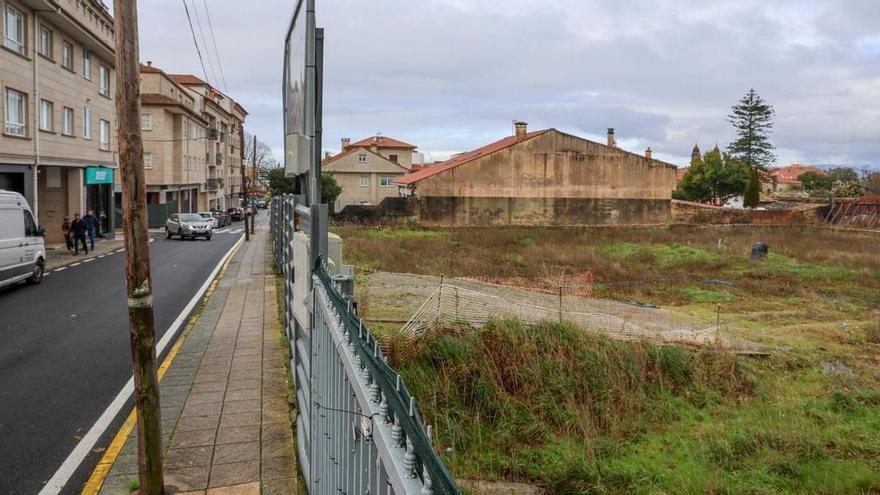 Formalizan el contrato de obras para el nuevo cuartel de Cambados