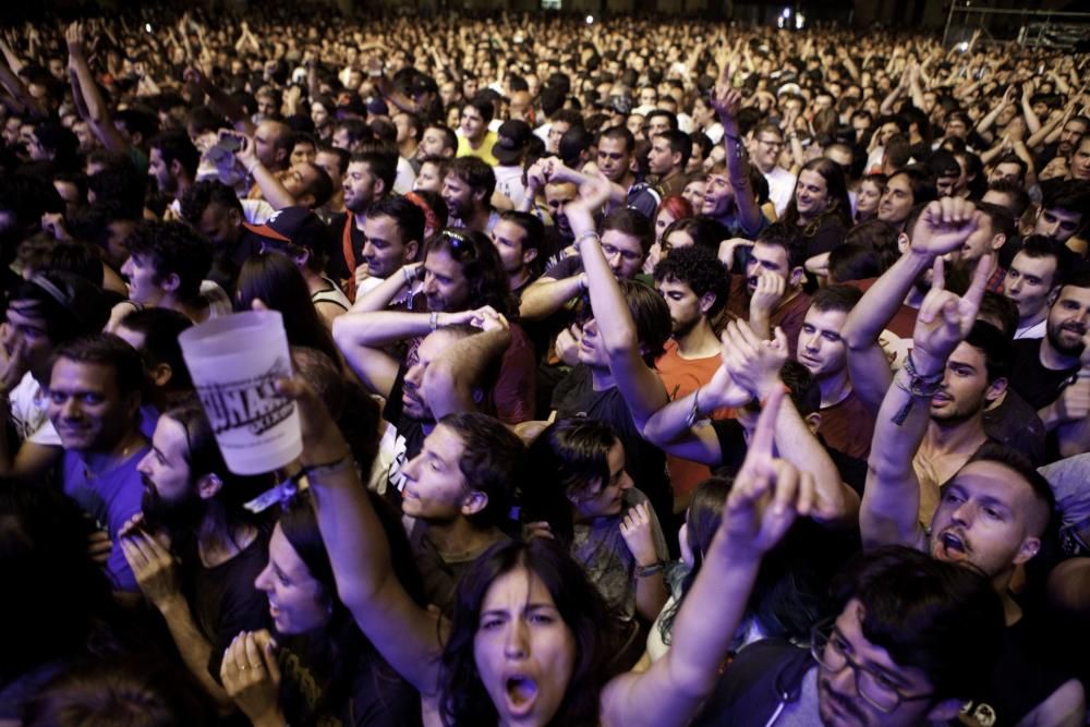 Offspring desata la locura en Gijón