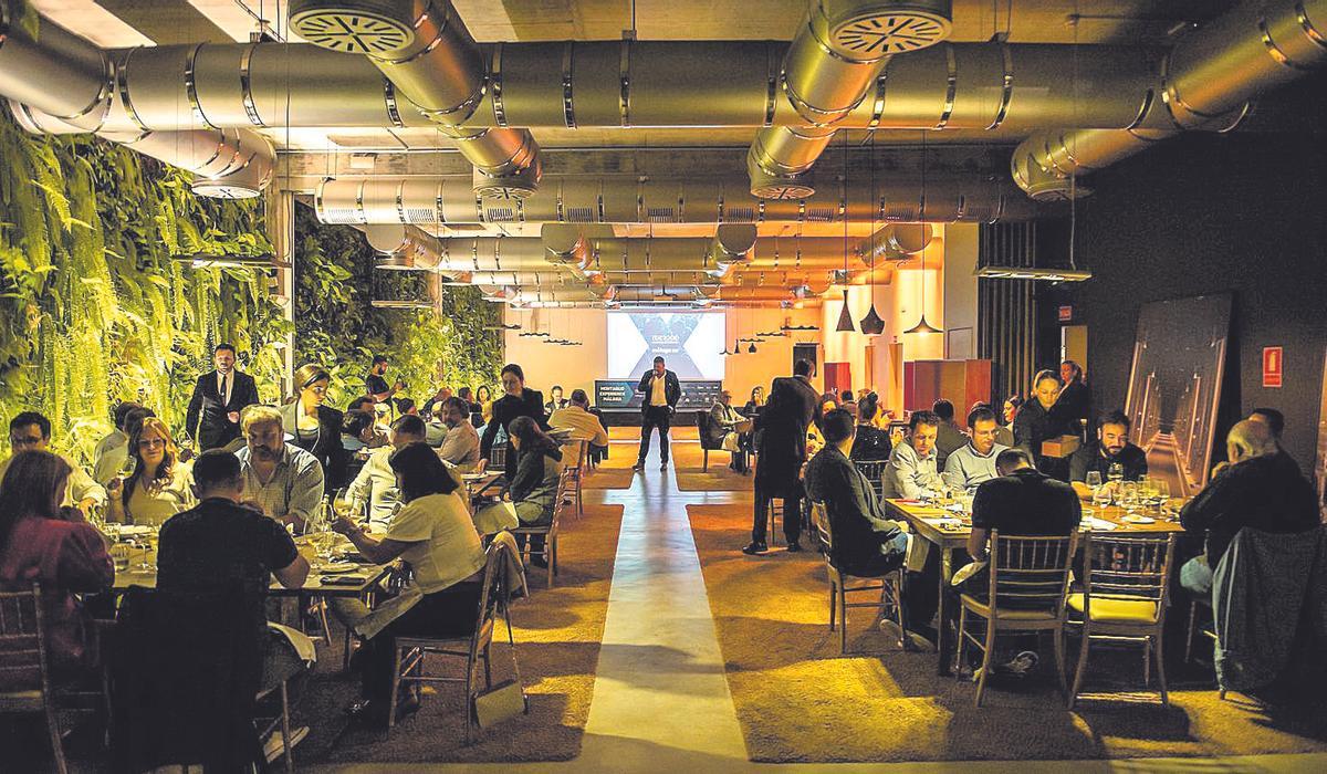 Los asistentes concluyeron la jornada con una ‘Noche Mágica’ en forma de menú degustación.