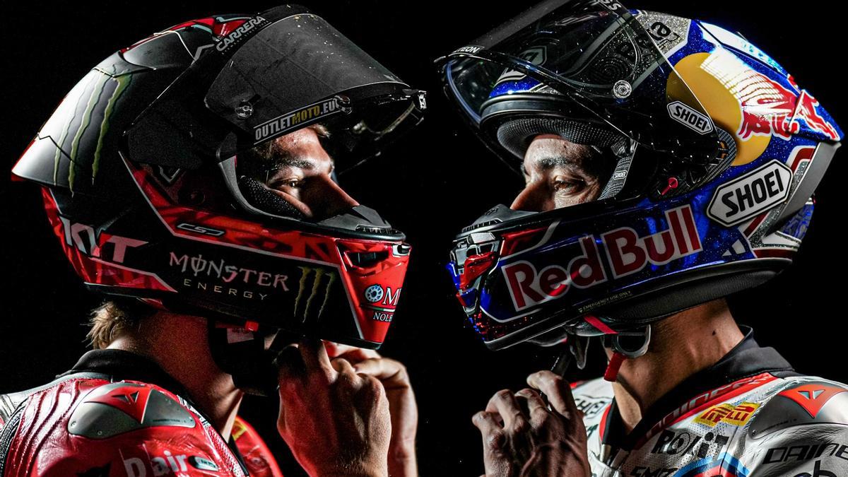 Nicoló Bulega (izquierda) enfrente de Toprak Razgatlioglu (derecha)