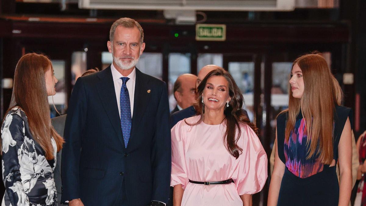 La Familia Real, muy sonriente, minutos antes de que diese comienzo el concierto