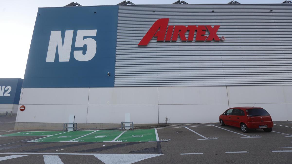 La planta de Airtex Products en Plaza, que cesará su actividad si no lo remedia el frente común que se fragua entre los actores del sector del automóvil.