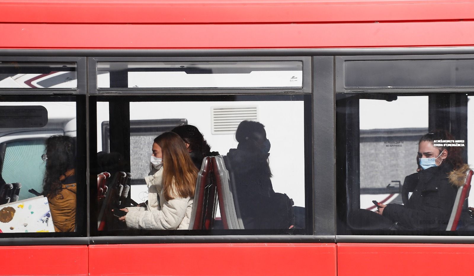 Último día con mascarilla en el transporte público