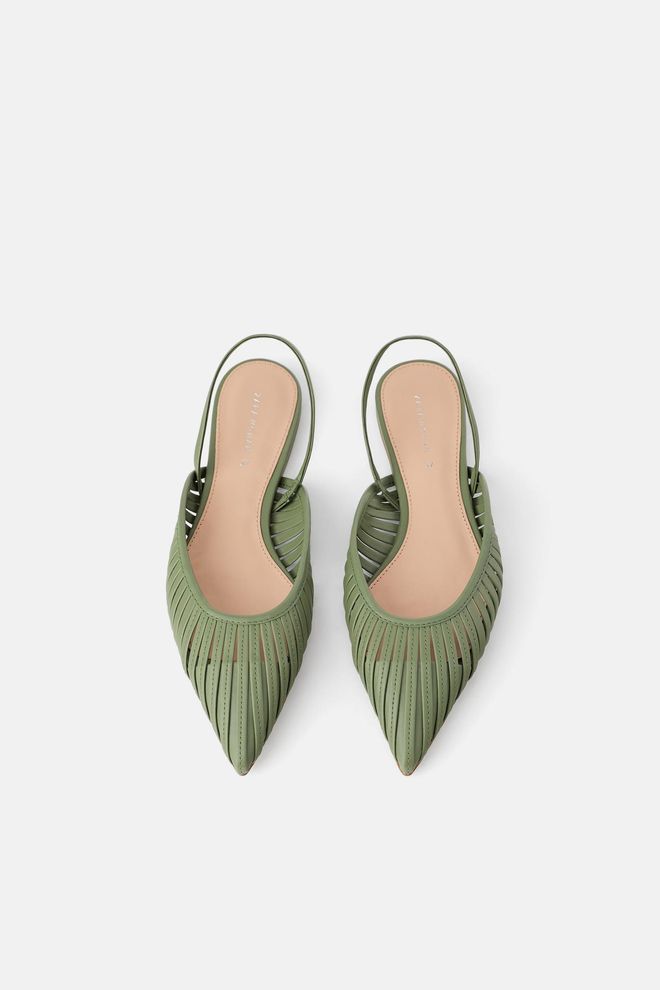 Zapatos planos verdes de Zara