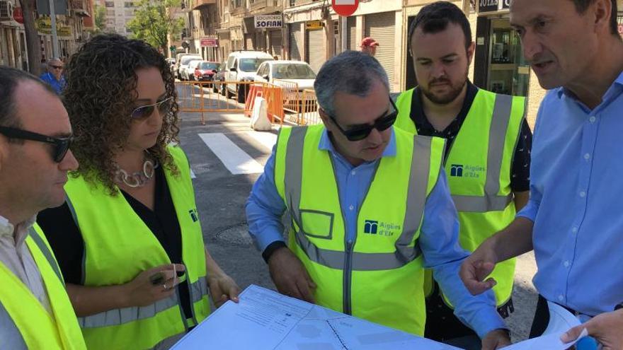 El alcalde, el concejal de Aguas y los técnicos de Aigües