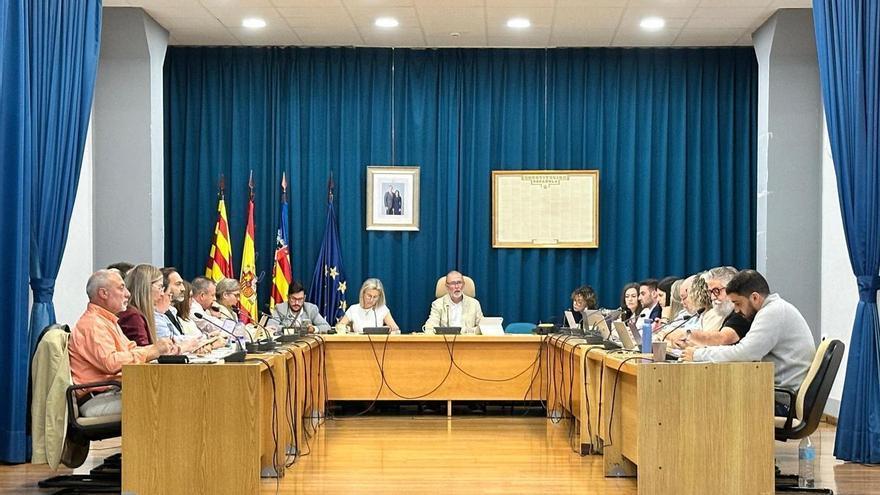 El PP se la devuelve a Vox en El Campello: tumba 5 de sus 7 mociones