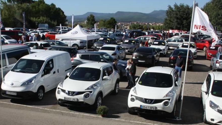 Pati del Palau Firal de Manresa, on hi havia part dels vehicles exposats ahir