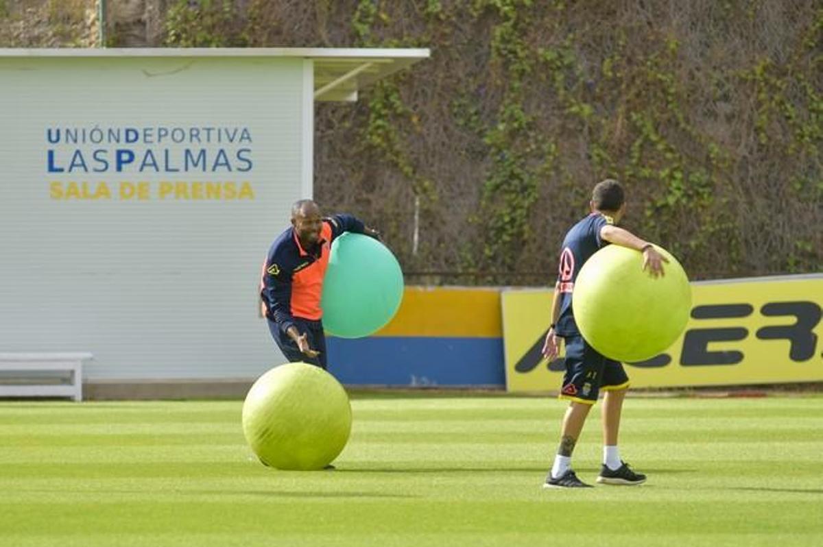 Entrenamiento de la UD Las Palmas, con el nuevo ... Entrenamiento de la UD Las Palmas, con el nuevo ...