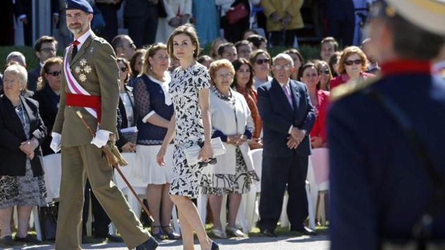 Jura de bandera en el undécimo aniversario de su boda