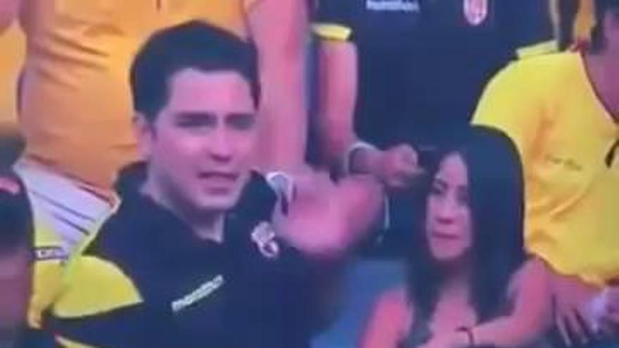 Una Kiss Cam caza a un infiel con su amante