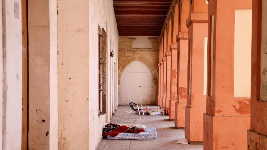 Hallada muerta a una persona sin hogar en un soportal junto al mercado de La Corredera