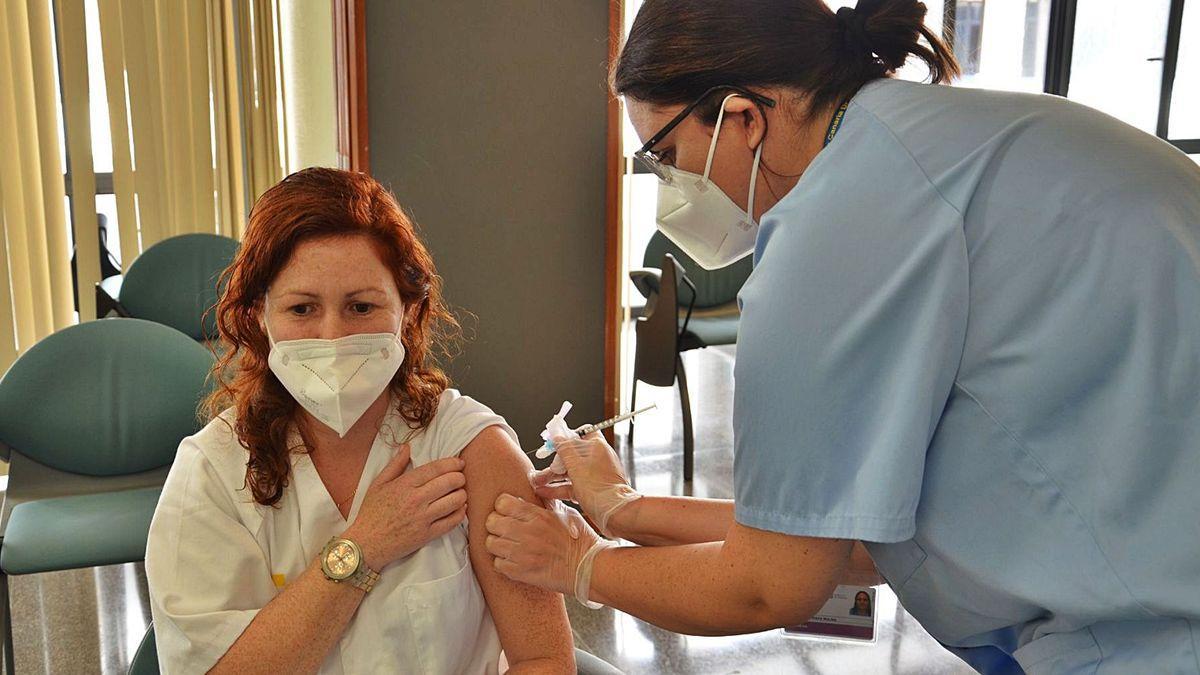 Las vacunas de AstraZeneca ya están en manos de las comunidades