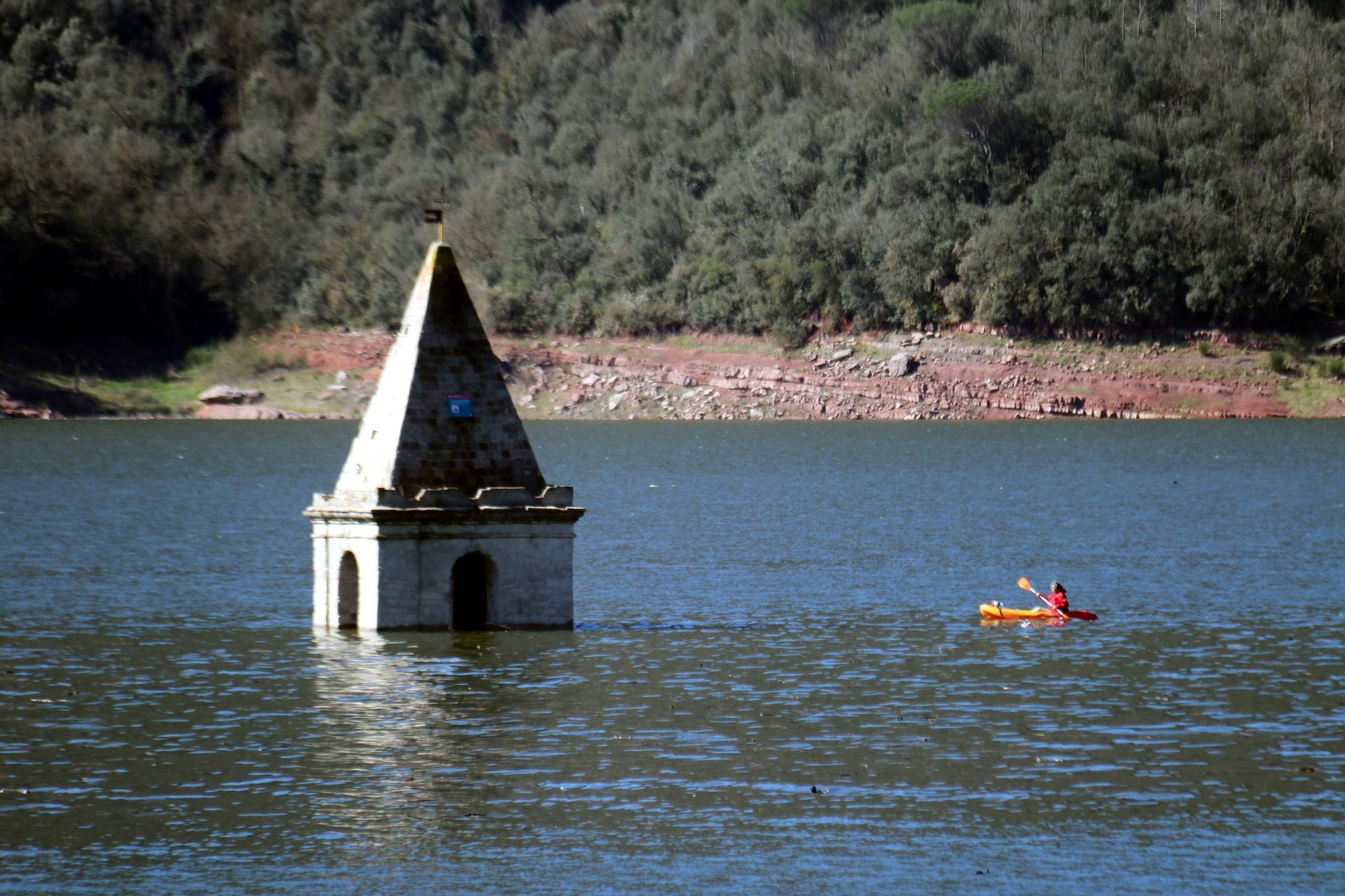 El Pantà de Sau s'omple de visitants
