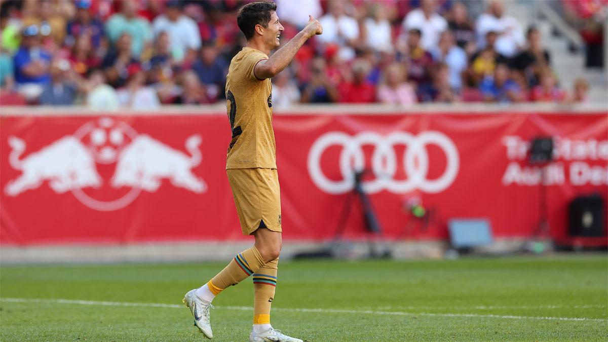 Lewandowski recibe el calor de la afición días antes de su presentación