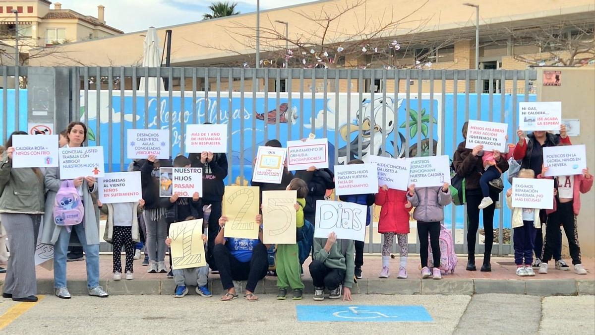 Reivindicación diaria de la comunidad educativa, este lunes, en una protesta que comenzó hace una semana