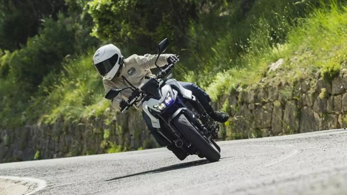 Honda CB750 Hornet: sutiles mejoras, gran cambio