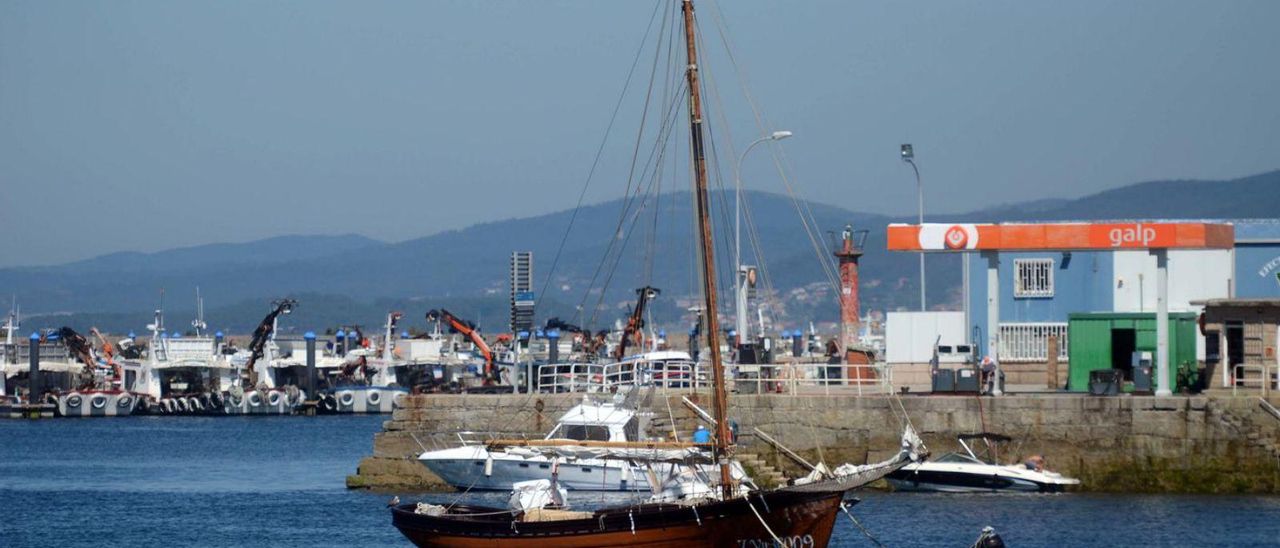 El “Rei do Mar” amarrado en la dársena de O Xufre, en A Illa.
