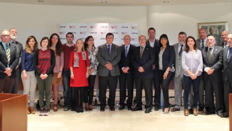 Reunión entre la UMH y Colegios Profesionales