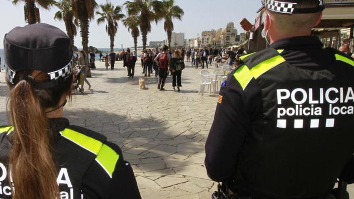 Dos agents de la Policia de Blanes.