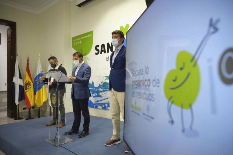 Colocación del contenedor marrón de basura orgánica en Santa Cruz de Tenerife