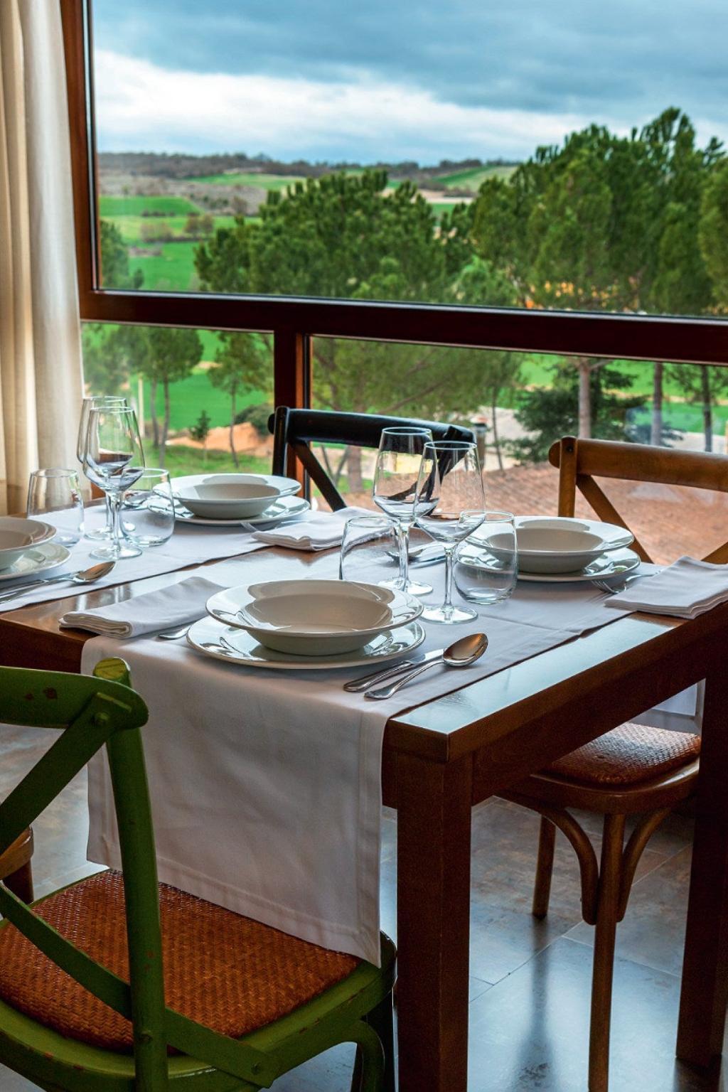 Las impresionantes vista del restaurante La Cuesta del Acedo anima a disfrutar no solo de la impresionante comida
