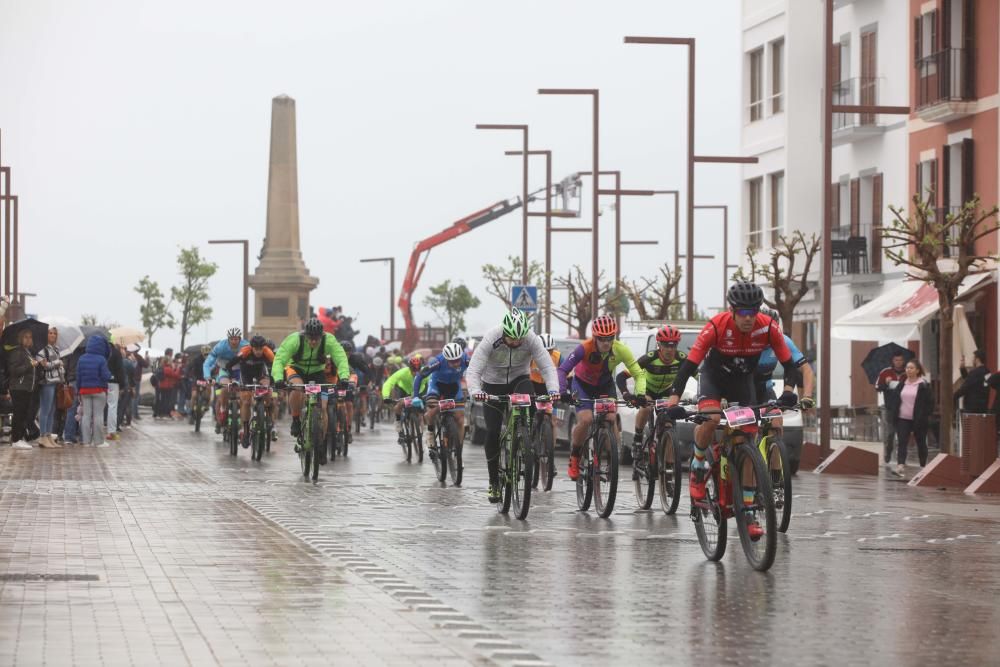 La primera jornada de la competición ha estado marcada por la lluvia