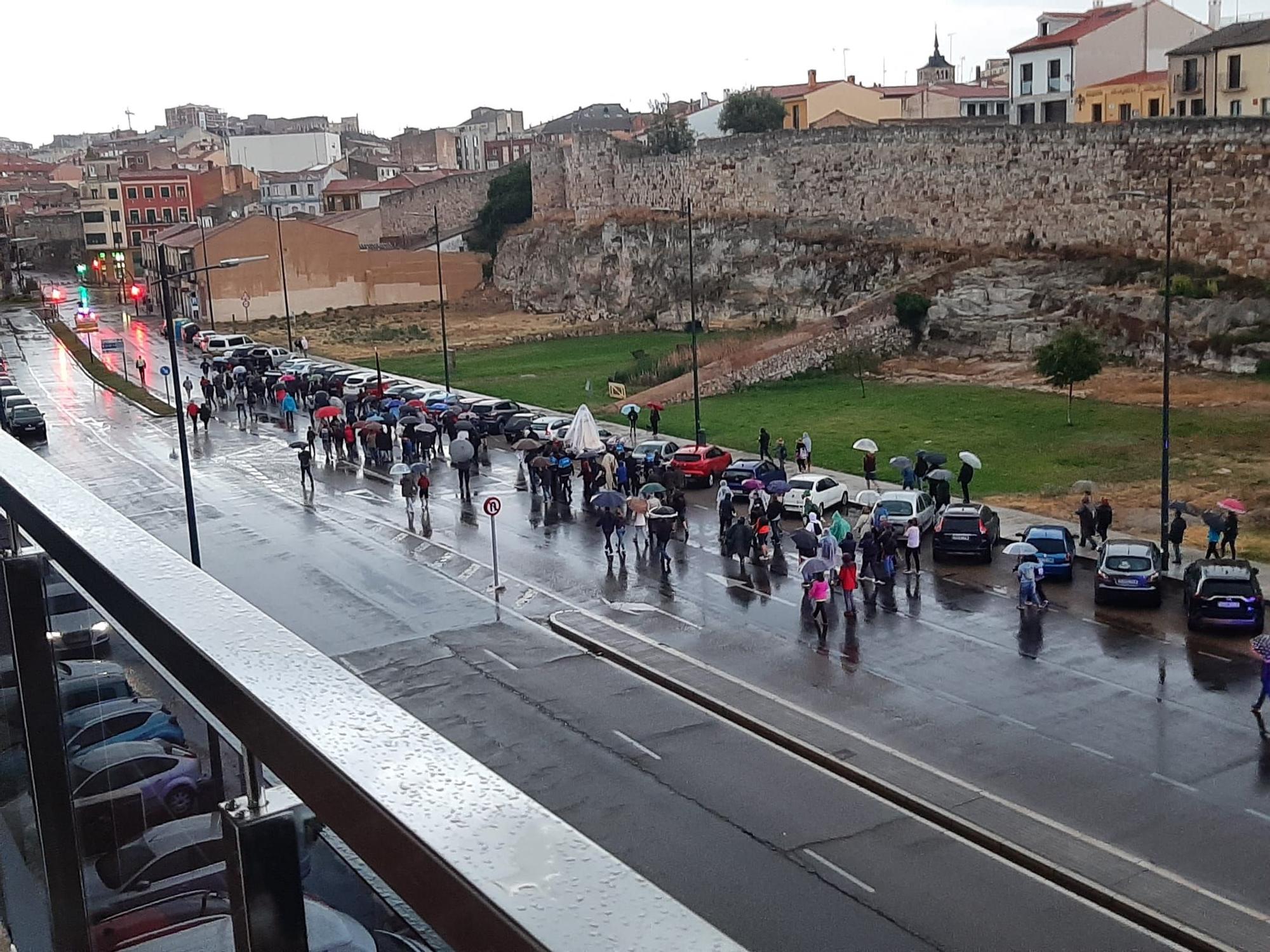 GALERIA | La lluvia "moja" a la Virgen de la Concha en su regreso a Zamora